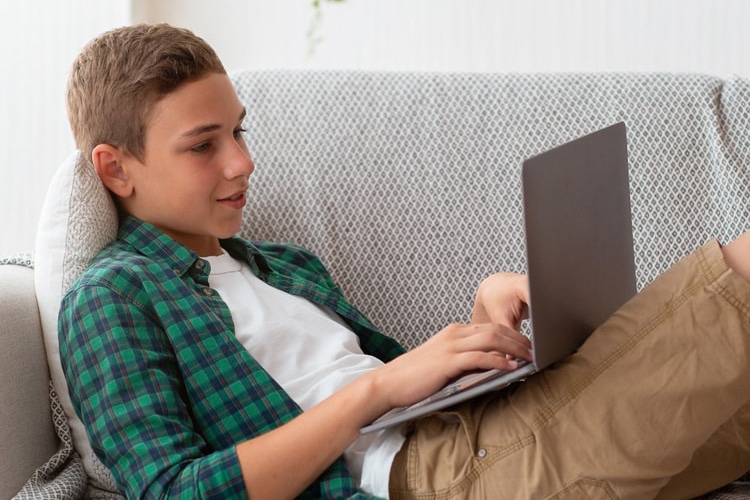 online teen therapy california online young adult counseling, teen in online session